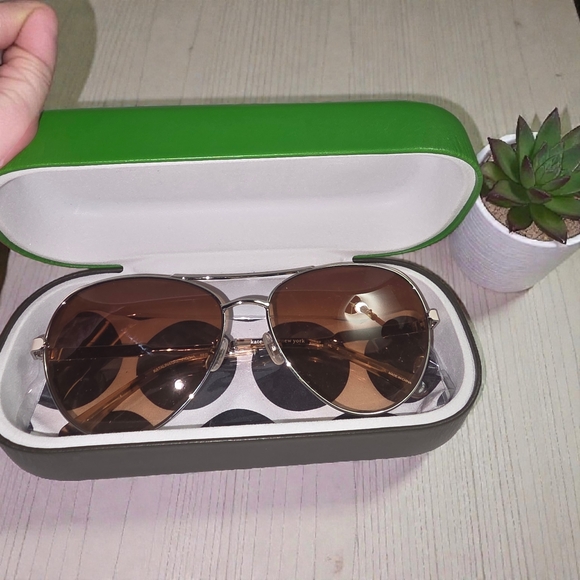kate spade Accessories - Kate Spade Aviator Sunglasses with Green Case